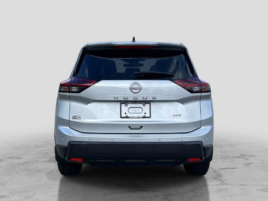 Used 2024 Silver Nissan S image 4