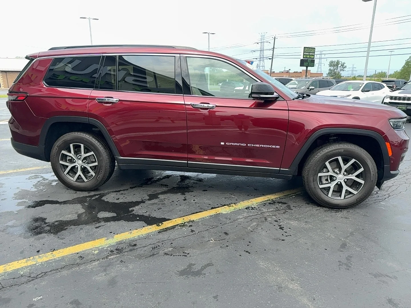 Used 2024 Velvet Red Pearlcoat Jeep Limited image 6
