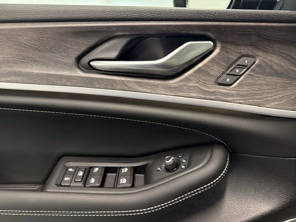 New 2027 Gray Jeep Limited image 17