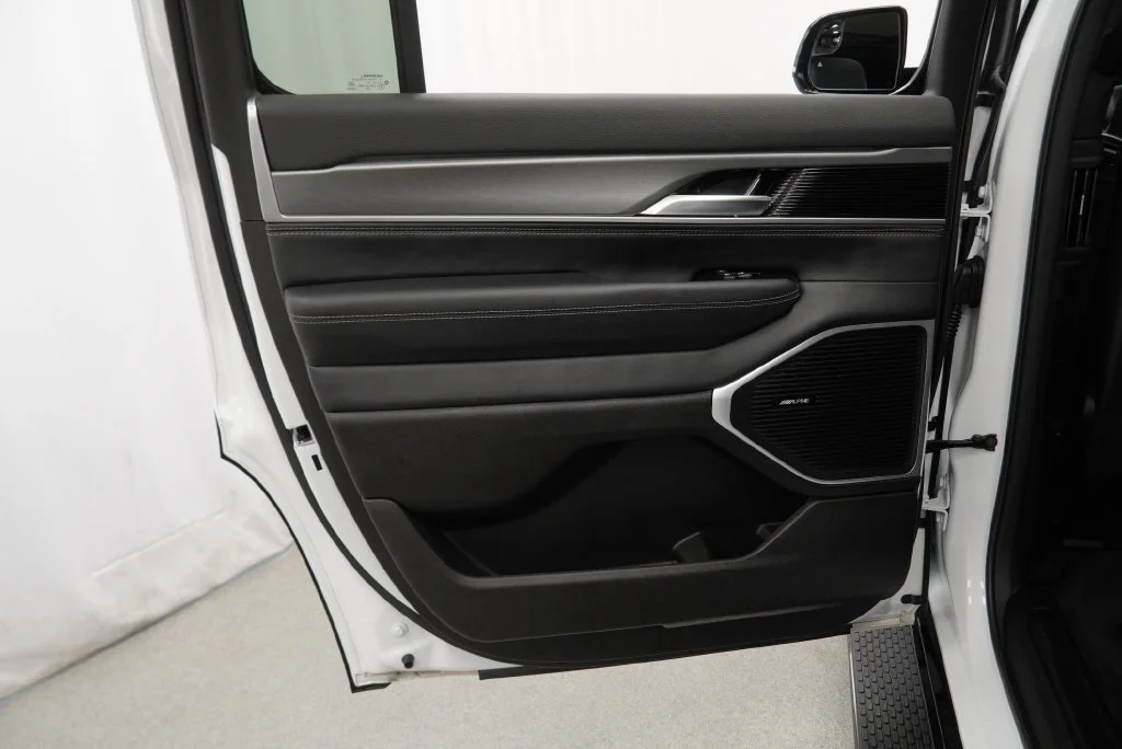 Used 2025 White Jeep Series II image 36