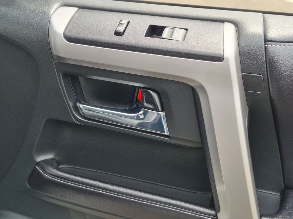 Used 2016 White Toyota SR5 image 18