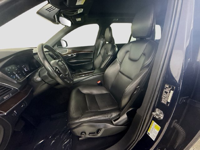 Used 2019 Magic Blue Metallic Volvo Momentum image 18