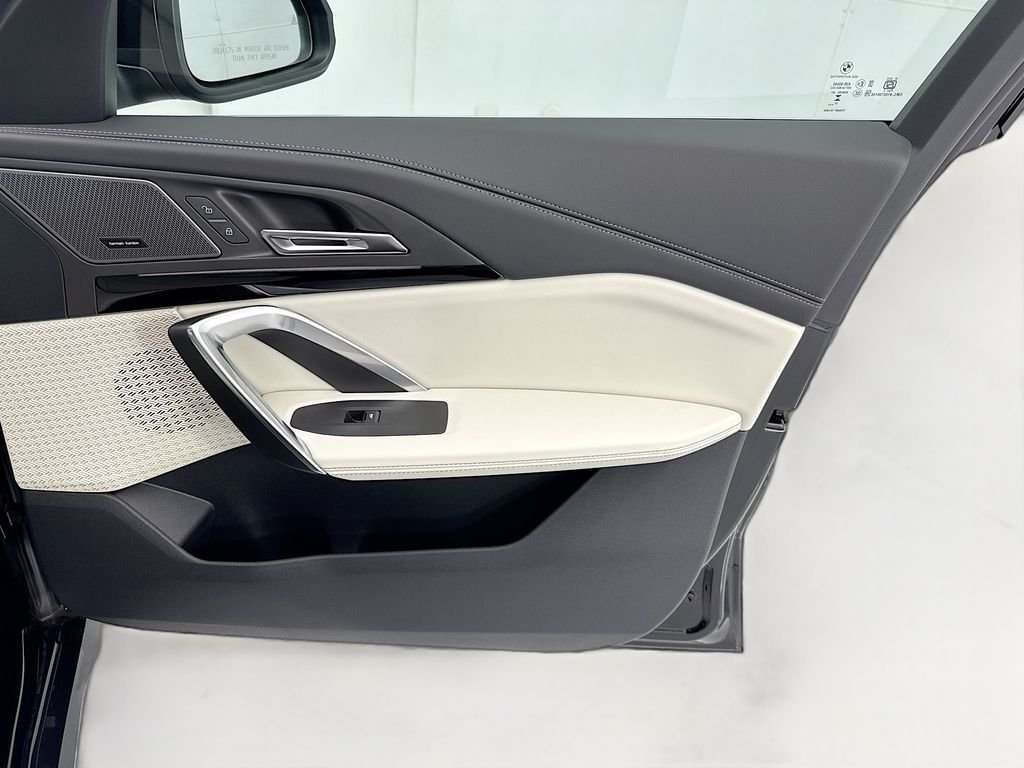 Used 2026 Jet Black BMW xDrive28i image 24