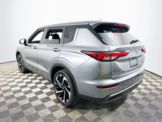 Certified Pre-Owned 2024 Mitsubishi Outlander SE