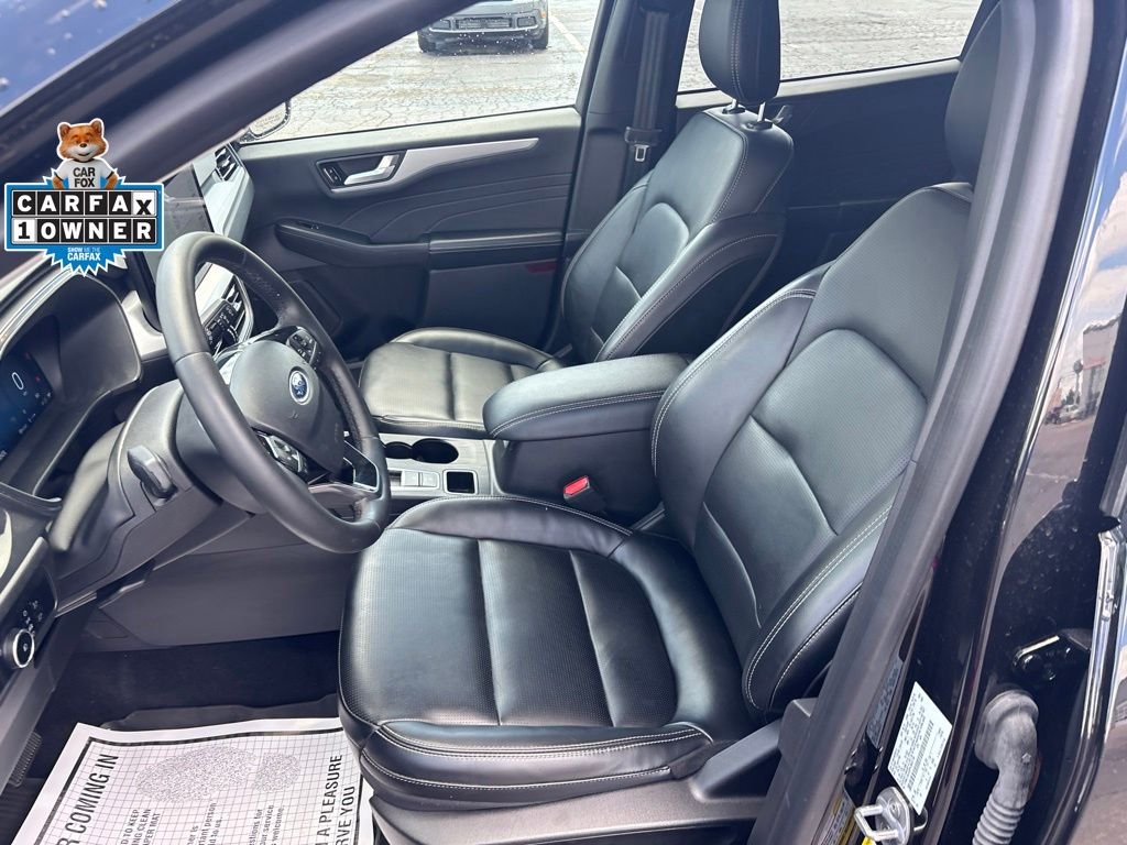 Used 2023 Black Metallic Ford Platinum image 26