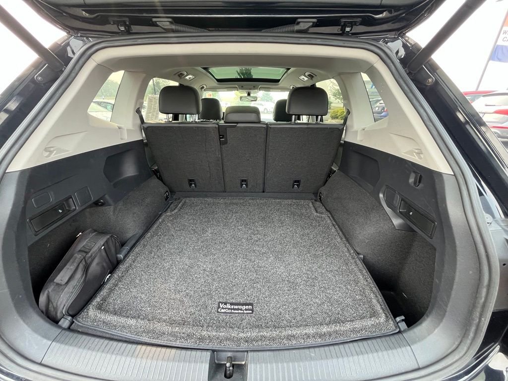 Used 2018 Black Volkswagen 2.0T SEL image 29