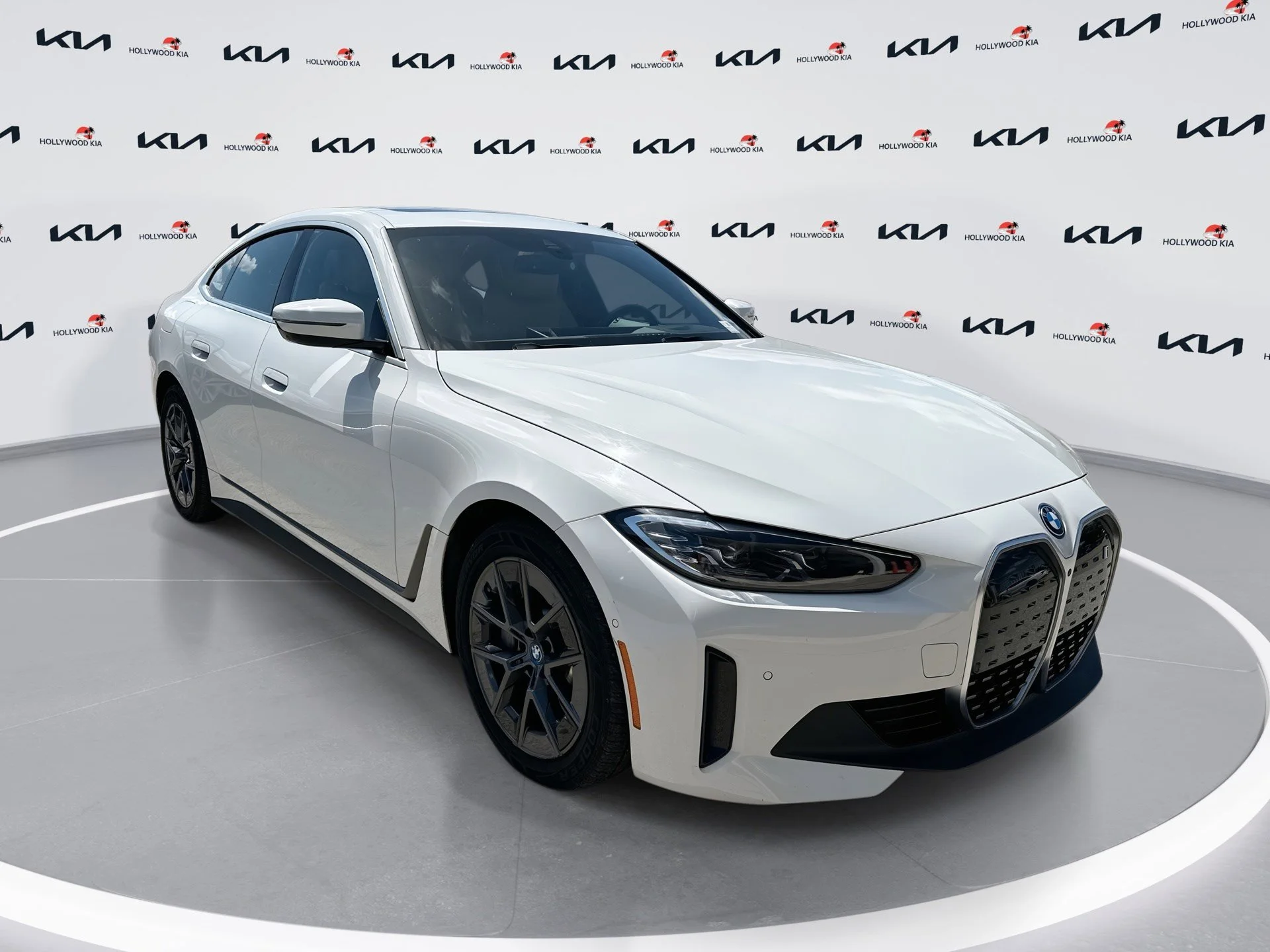 2024 BMW i4 xDrive40's photo