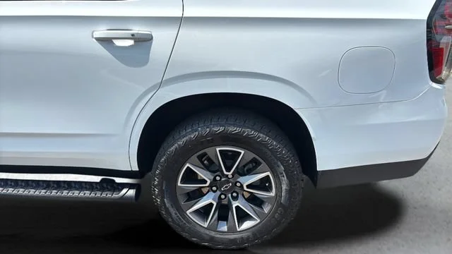 Used 2023 Summit White Chevrolet Z71 image 38