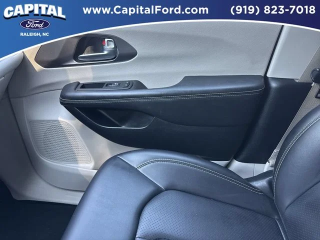 Used 2023 White Chrysler Touring L image 27