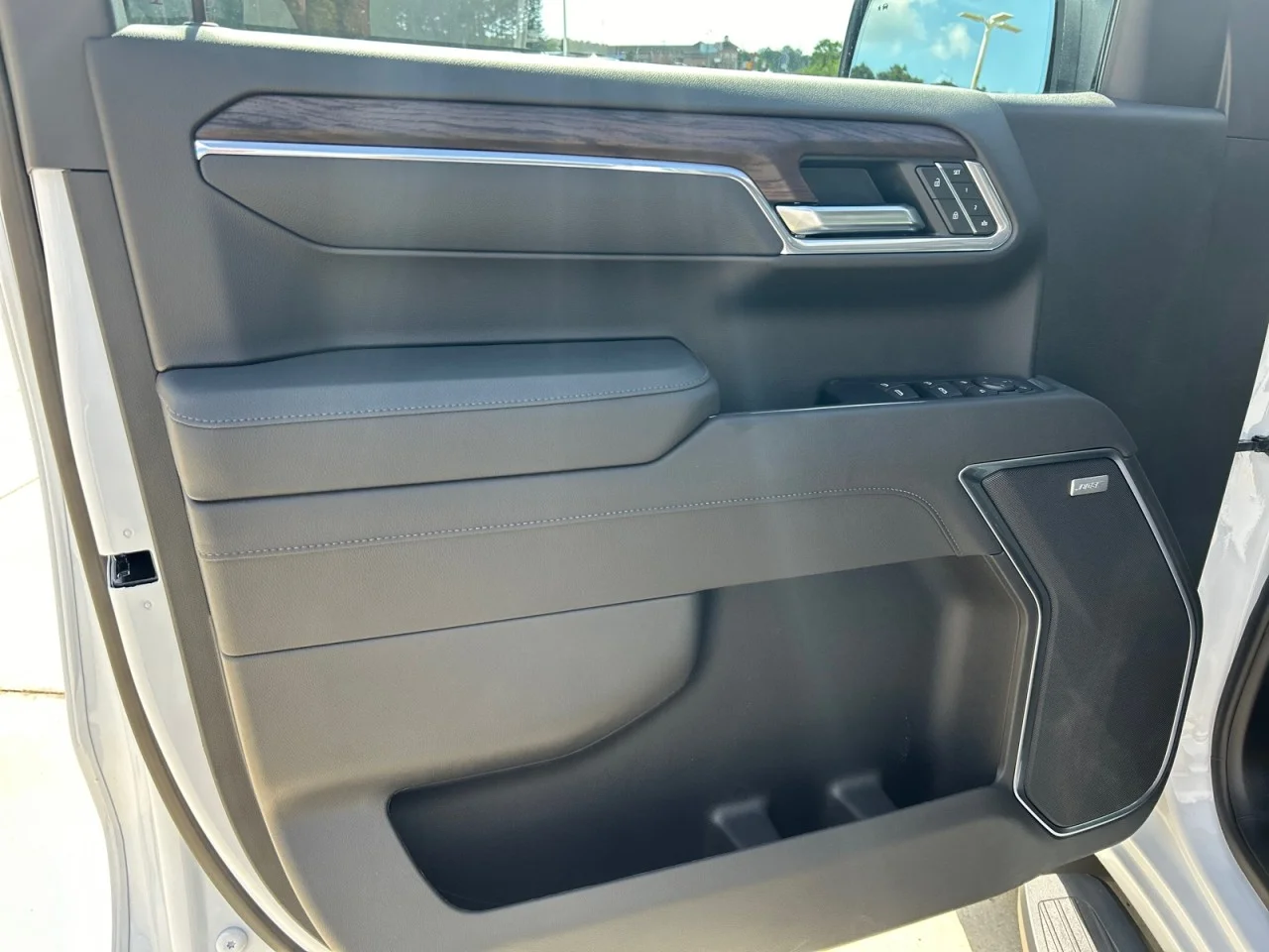 New 2026 Glacier White Tricoat GMC SLT image 10