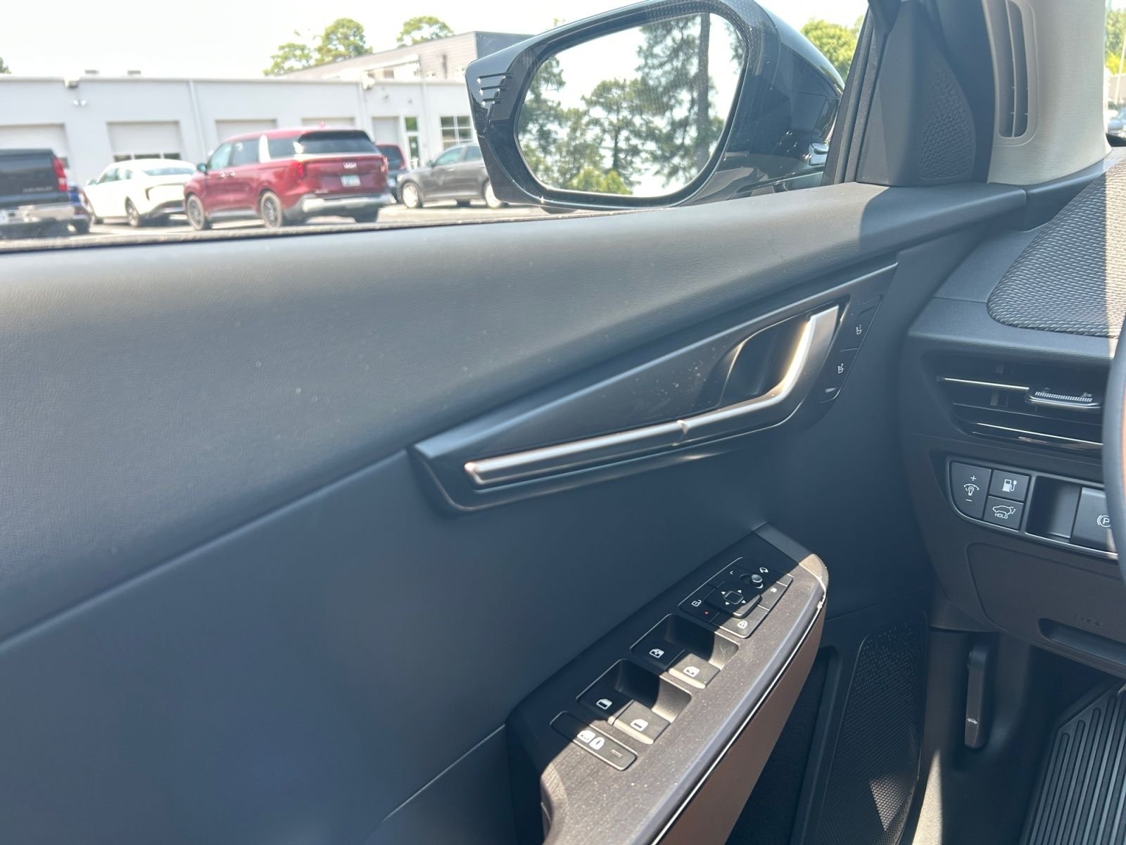 New 2026 Wolf Gray Kia WIND image 24