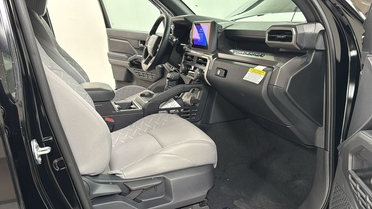 2026 Toyota Tacoma SR5 - Photo 18