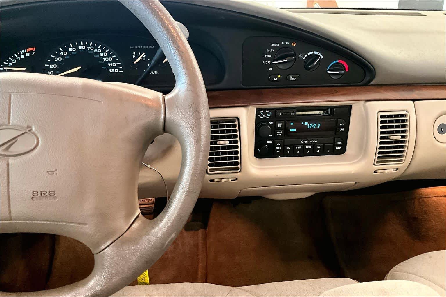 Used 1999 Champagne Oldsmobile  image 23