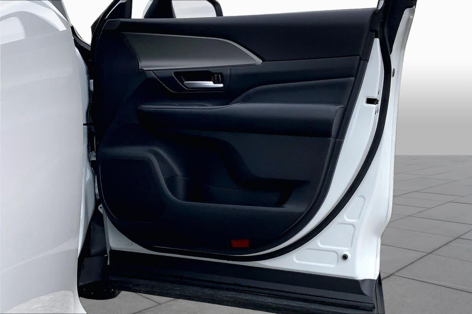 Used 2025 Wind Chill Pearl Toyota XLE image 22