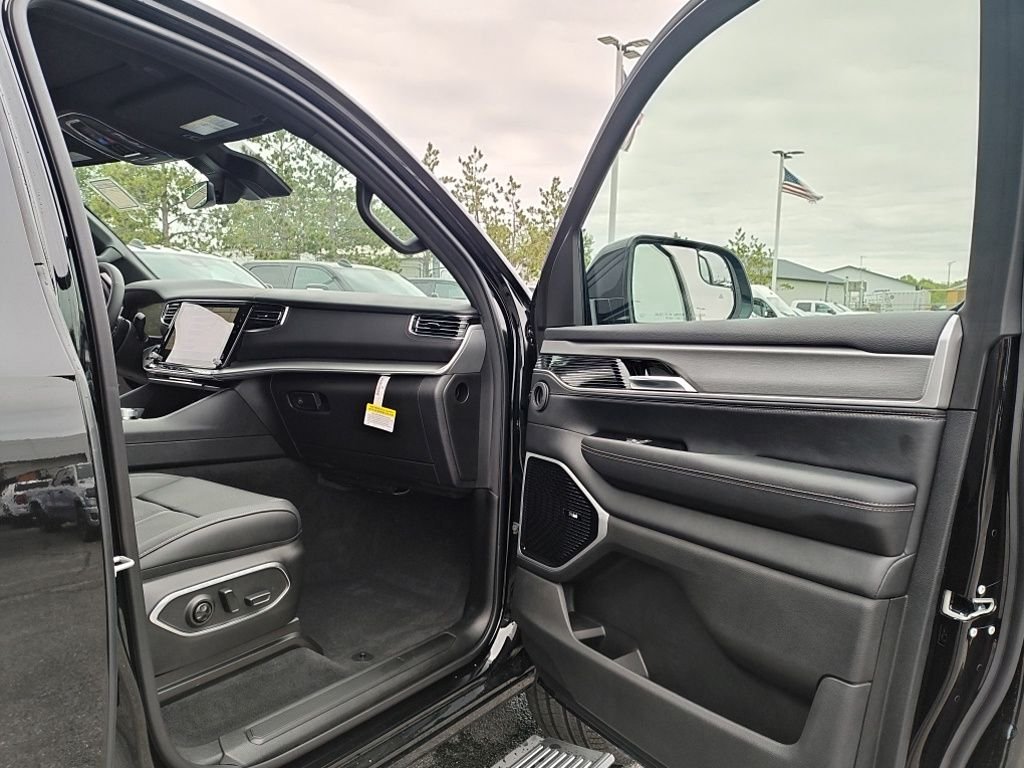 New 2026 High Gloss Black Exterior Paint Jeep Limited Reserve image 40