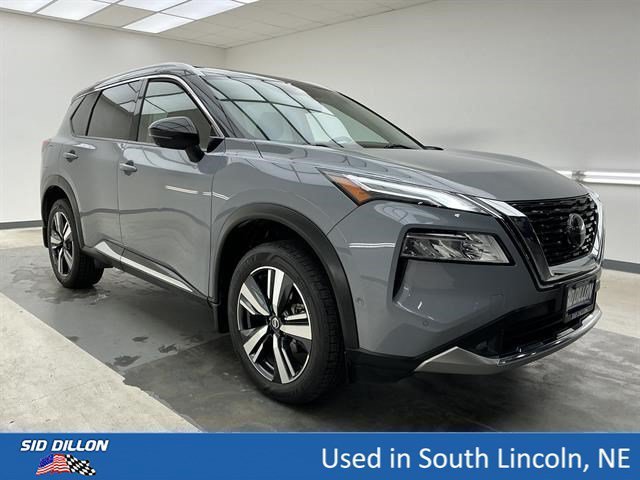 Used 2021 Boulder Gray Pearl/Super Black Nissan Platinum image 3
