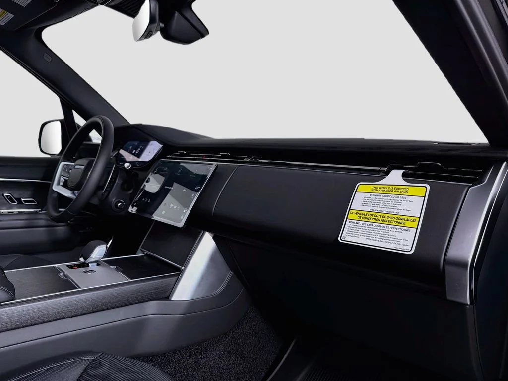 New 2026 Santorini Black Land Rover SE image 31