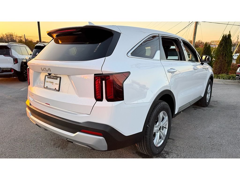 New 2026 Glacial White Pearl Kia LX image 4