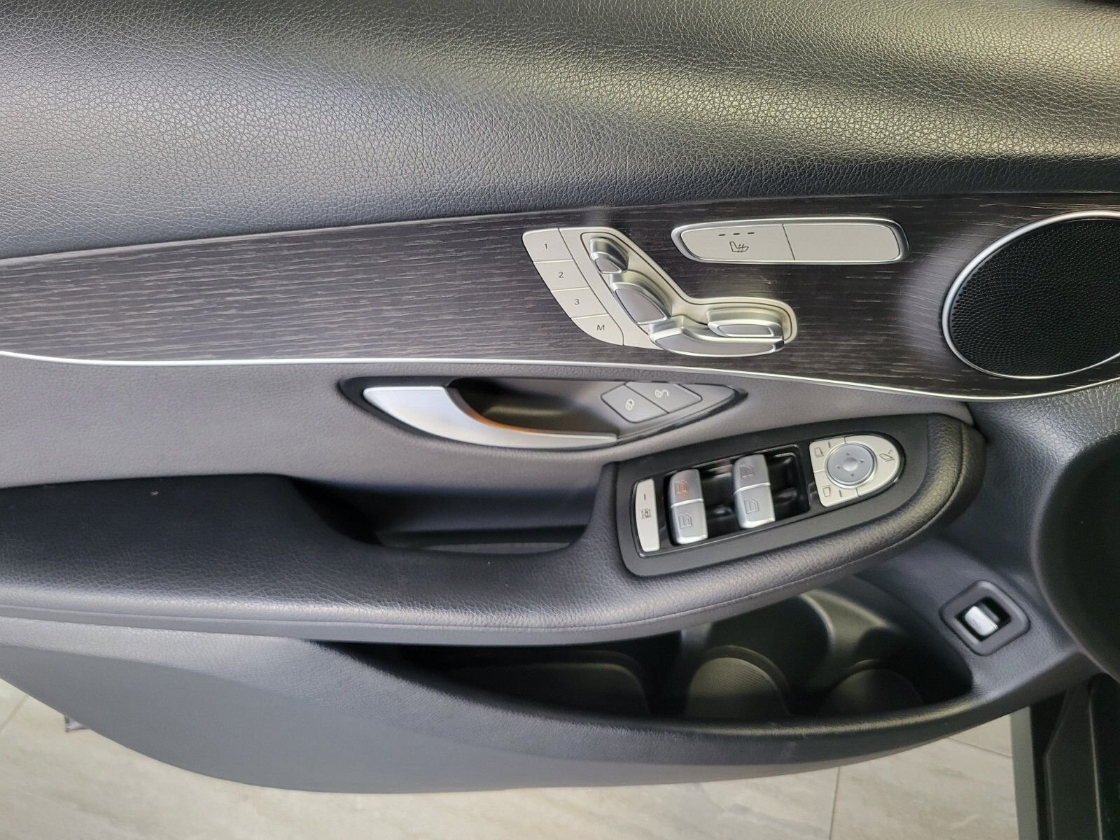 Used 2021 Gray Mercedes-Benz GLC 300 image 19