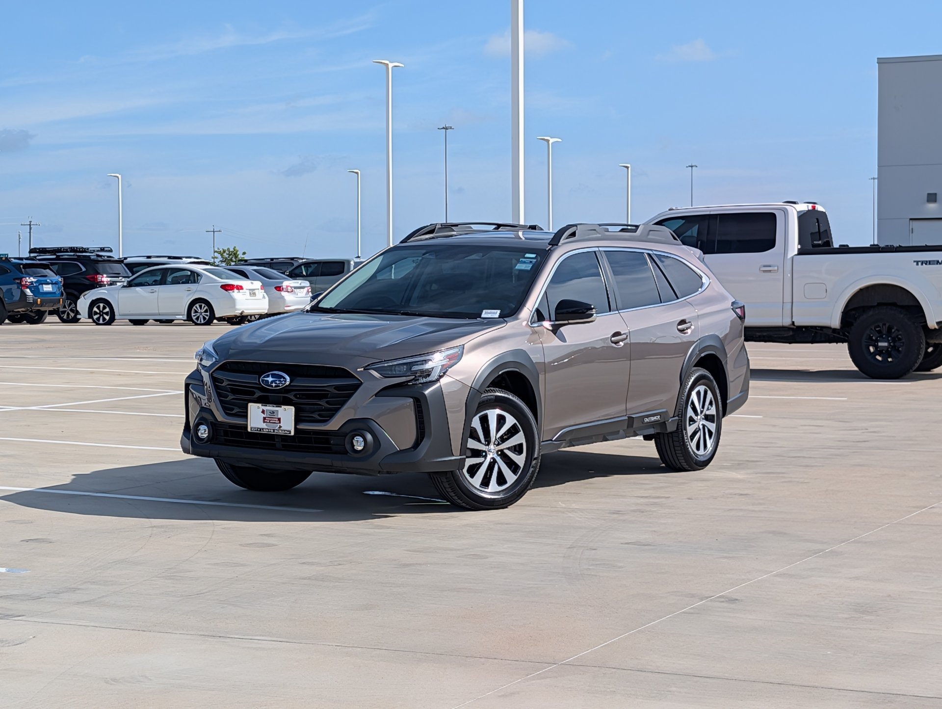 2024 Subaru Outback Premium's photo
