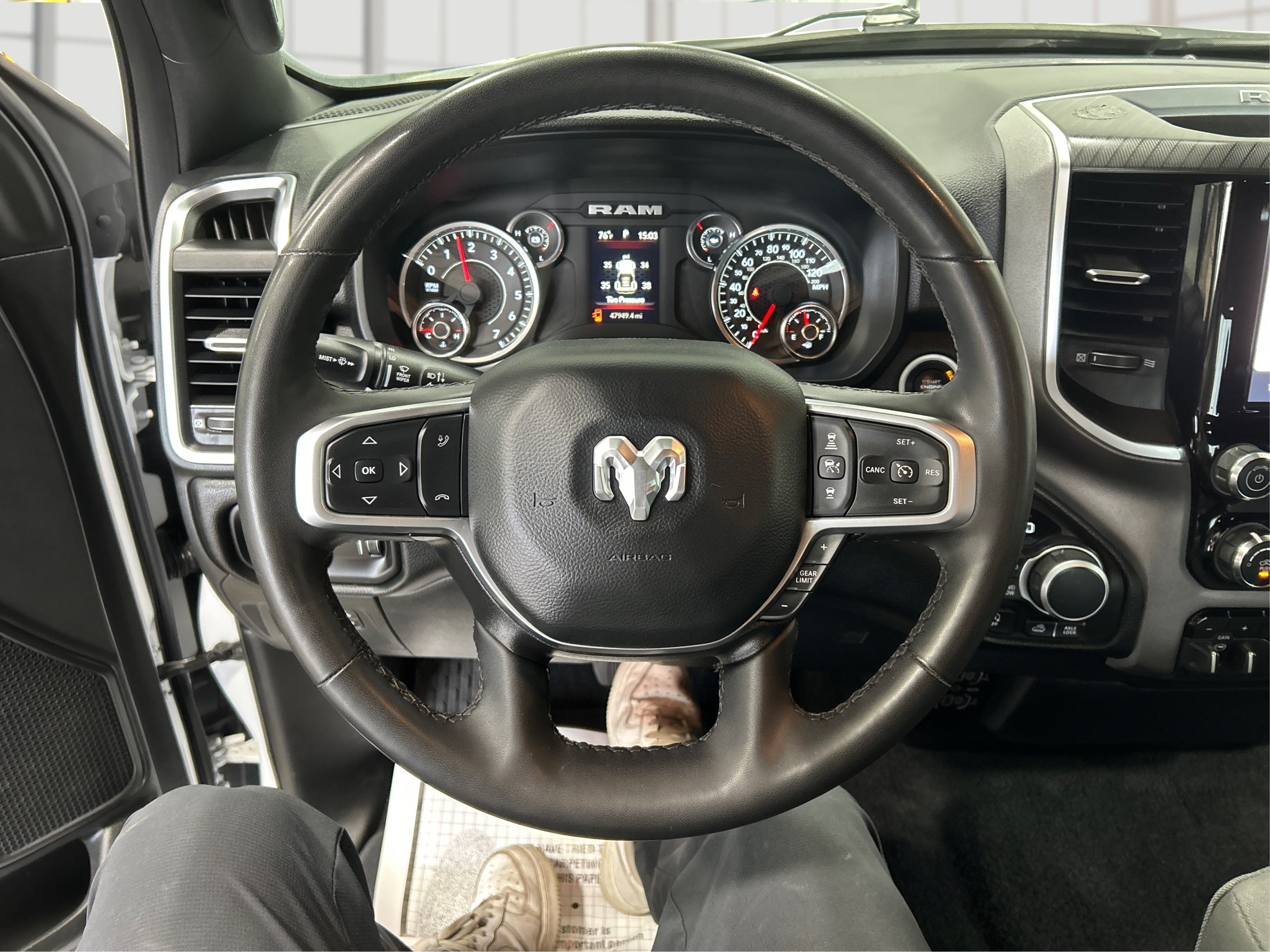 Used 2025 White Ram Big Horn/Lone Star image 15