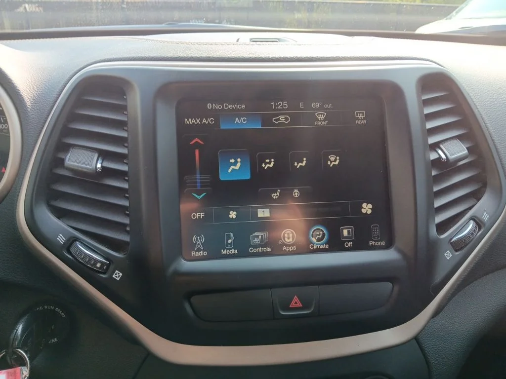 Used 2016 Deep Cherry Red Crystal Pearlcoat Jeep Latitude image 22