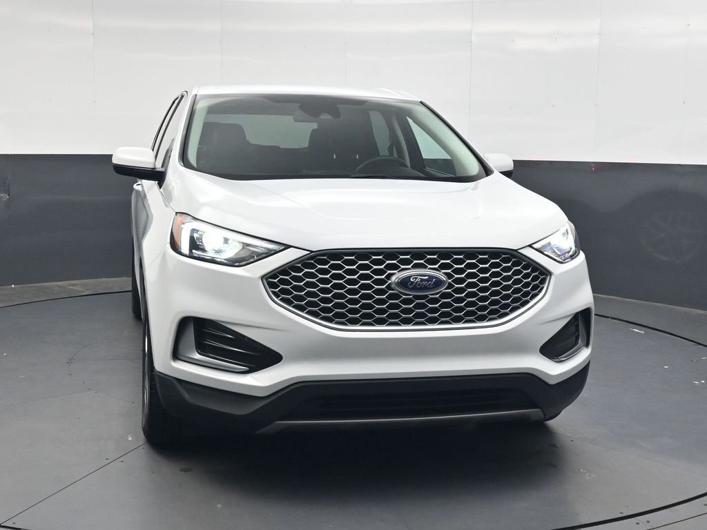 Used 2024 White Ford SEL image 9