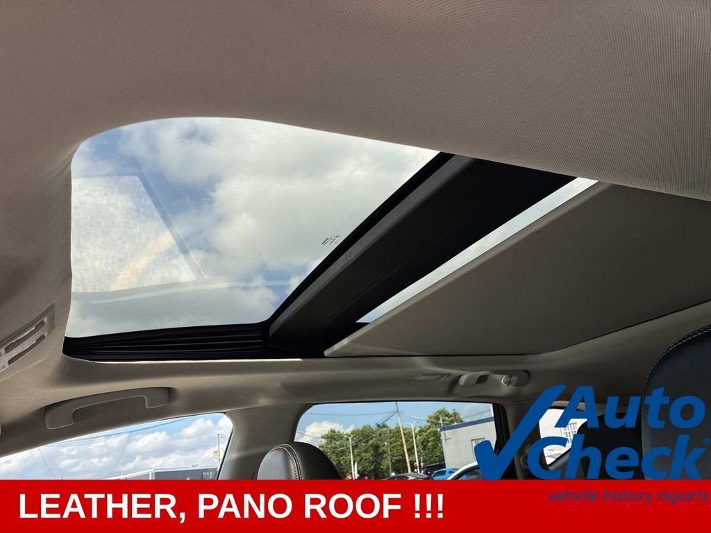 Used 2020 Black Nissan SL image 26