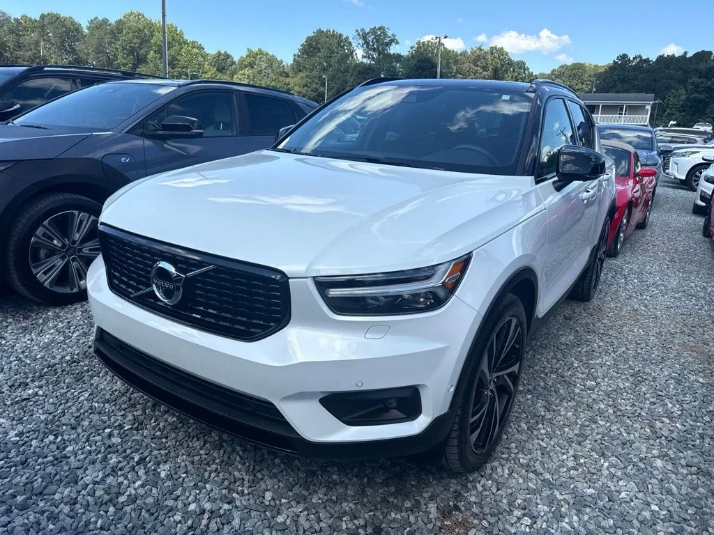 Used 2021 White Volvo R-Design image 1