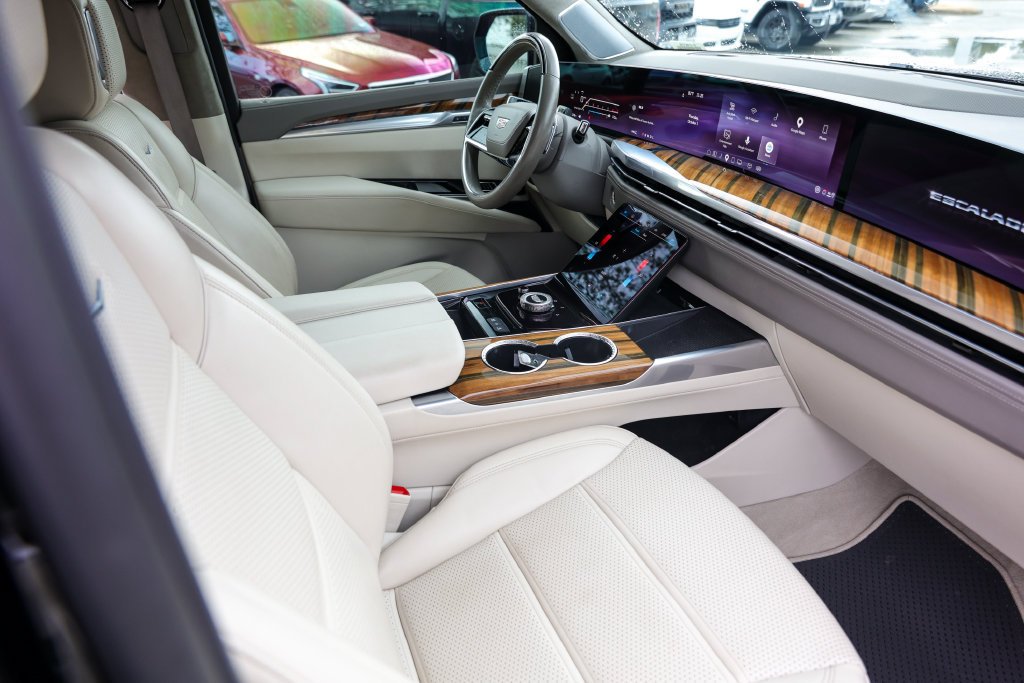 Certified Used 2025 Black Raven Cadillac Sport Platinum image 30