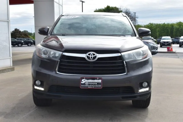 Used 2016 Gray Toyota Limited image 3