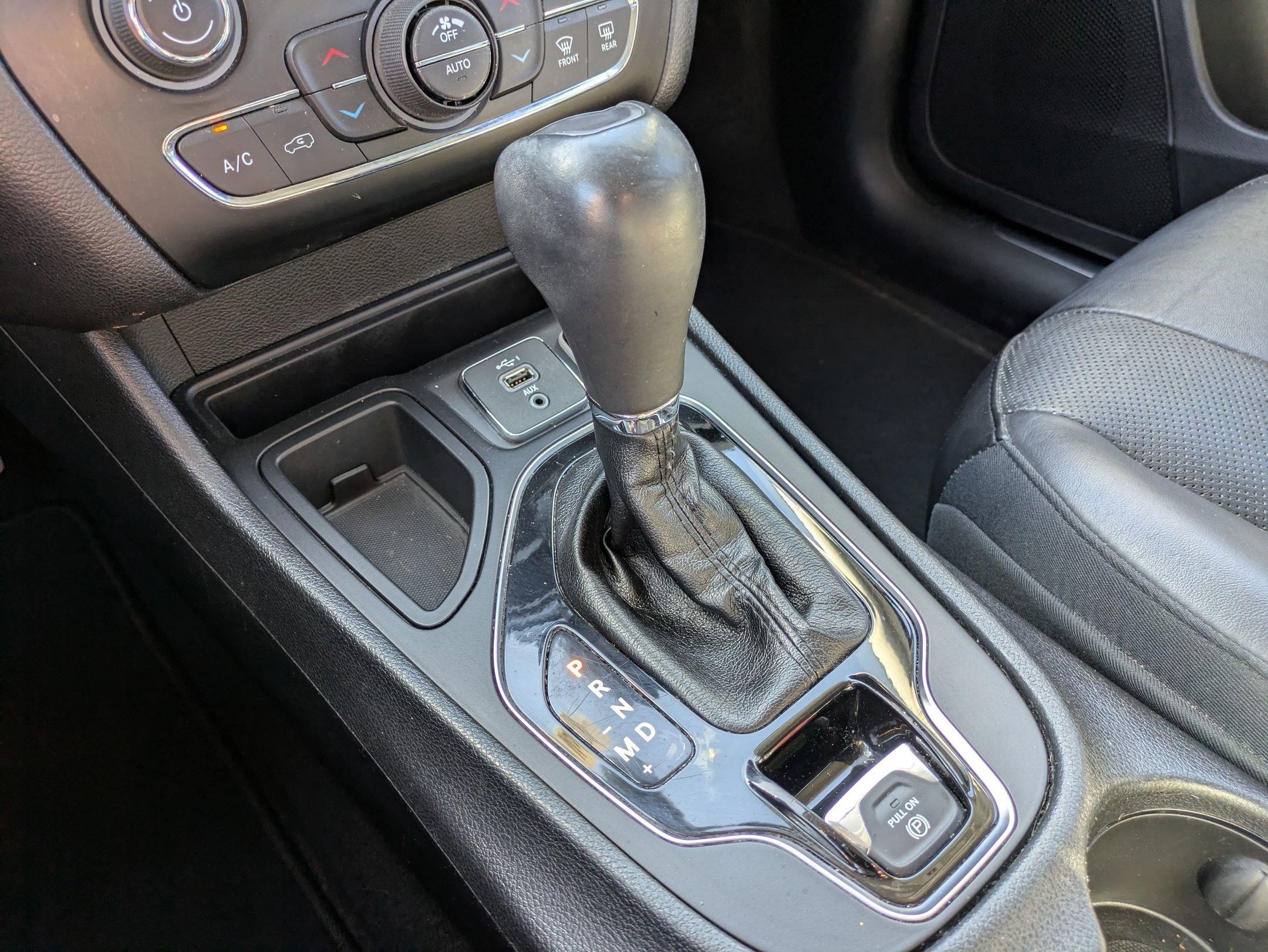 Used 2019 Diamond Black Crystal Pearlcoat Jeep Limited image 21