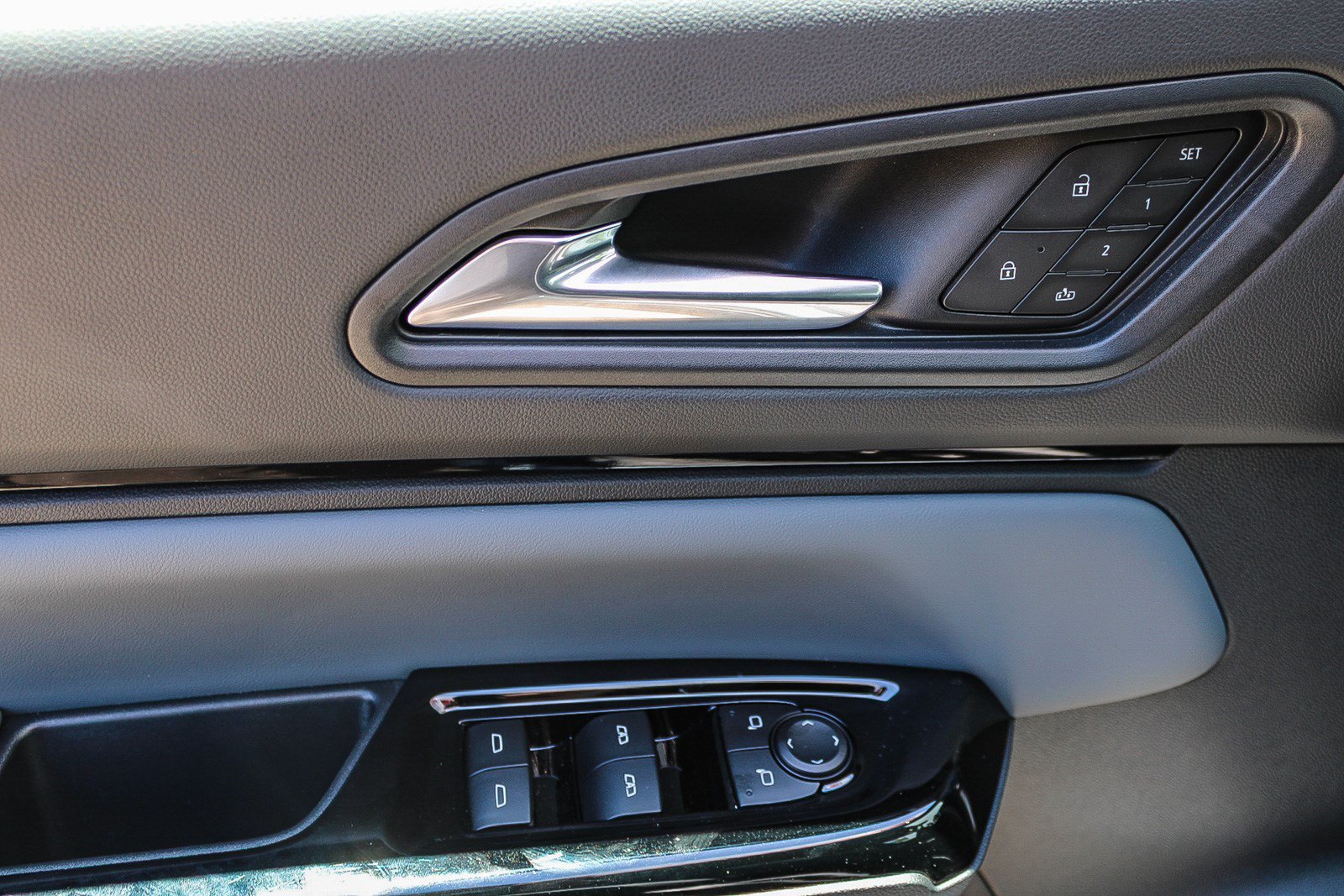 Used 2025 Sonic Gray Pearl Honda Touring image 22