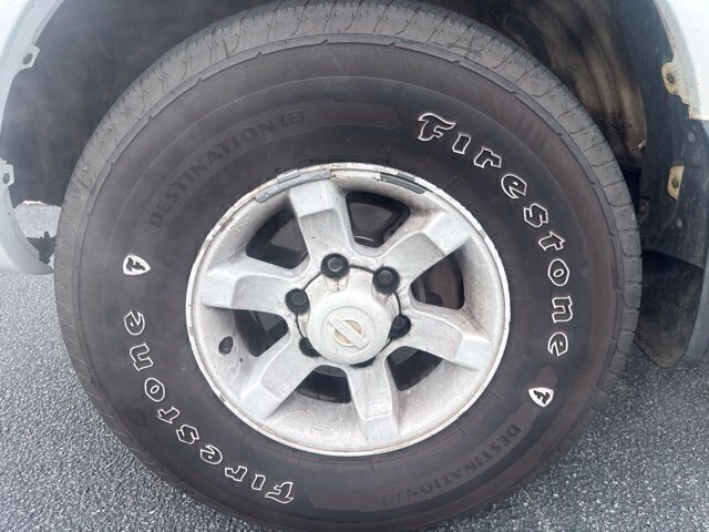 Used 2004 White Nissan XE image 12
