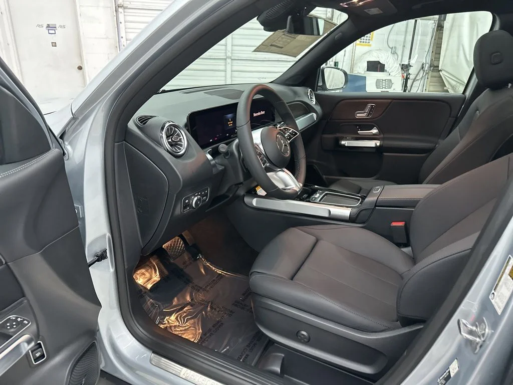 Used 2026 Silver Mercedes-Benz GLB 250 image 9