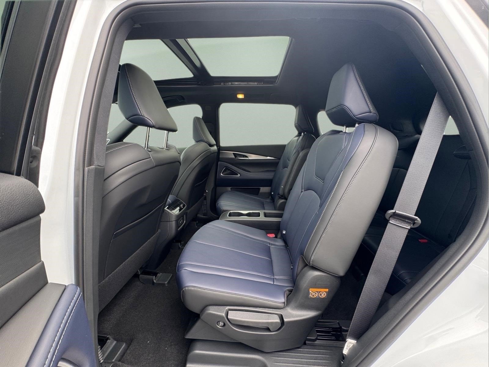 New 2027 RADIANT WHITE INFINITI Sport AWD image 14