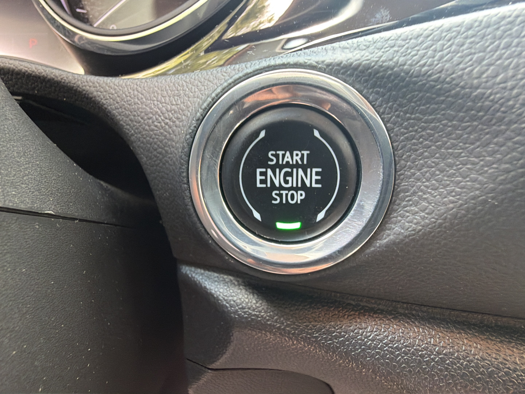 Used 2023 Red Buick Essence image 23