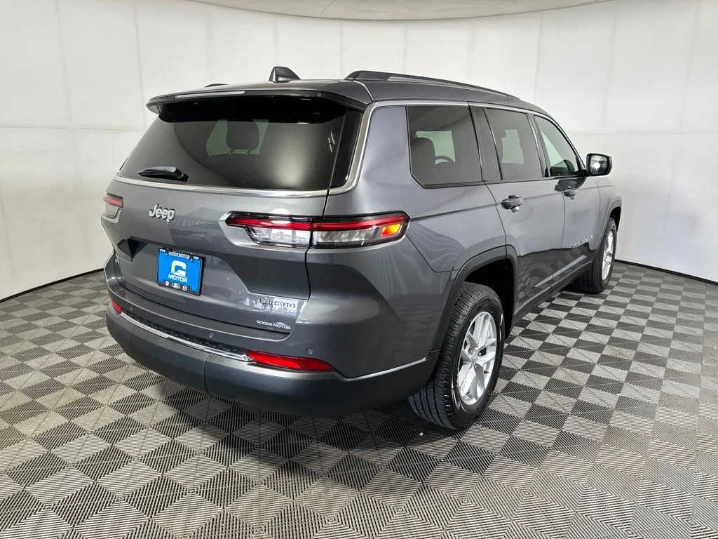 Used 2021 Gray Jeep Laredo image 7