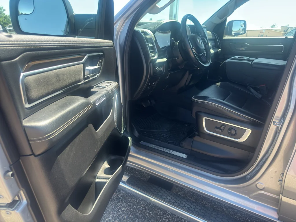Used 2022 Billet Silver Metallic Clearcoat Ram Laramie image 10