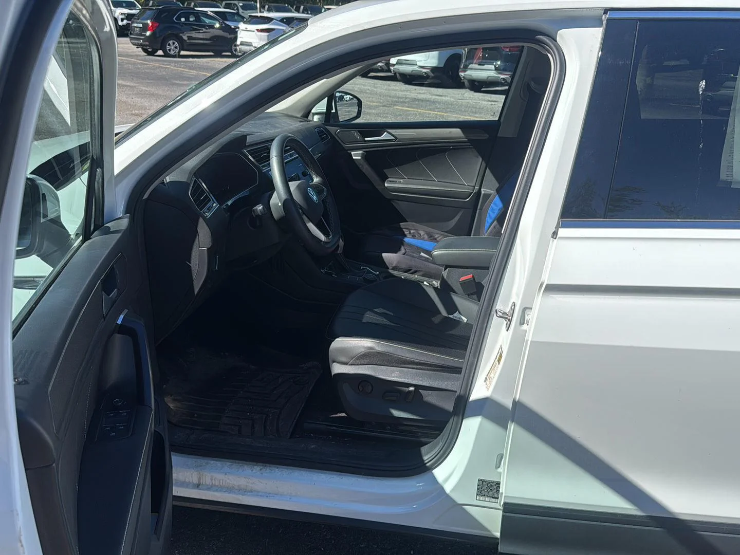 Used 2024 Pure White Volkswagen SE image 11