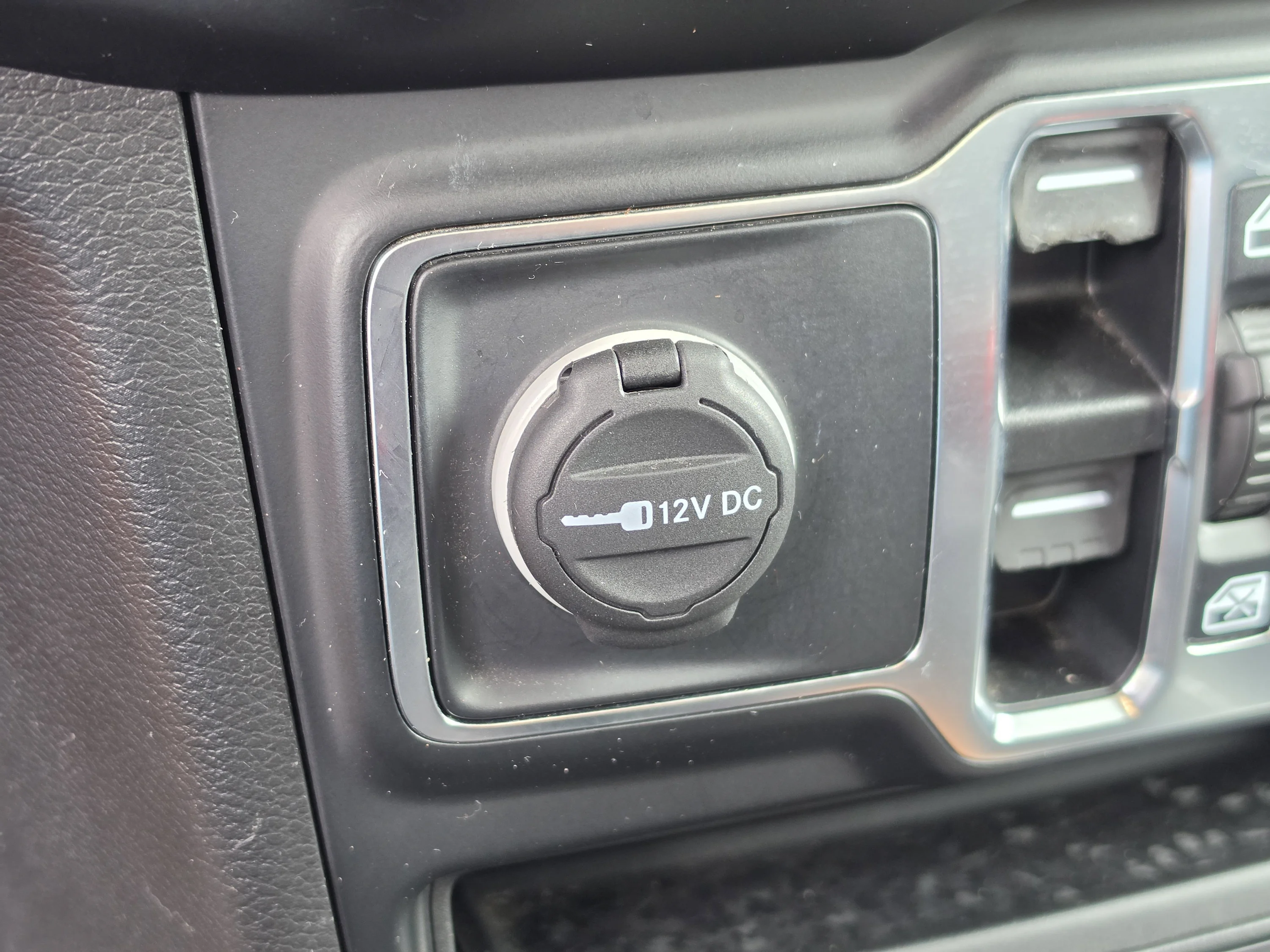 Used 2021 Hydro Blue Pearlcoat Jeep Overland image 28