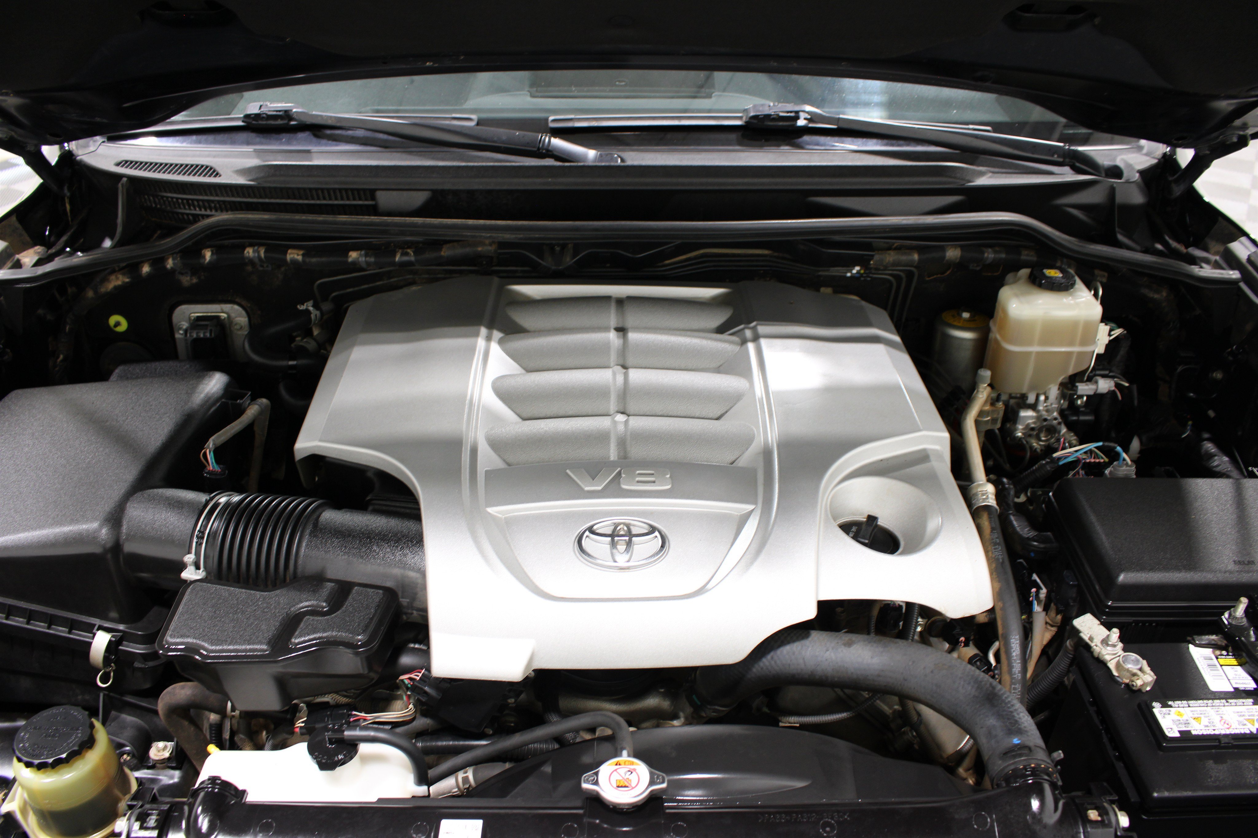 Used 2018 Midnight Black Metallic Toyota 4WD V8 image 39