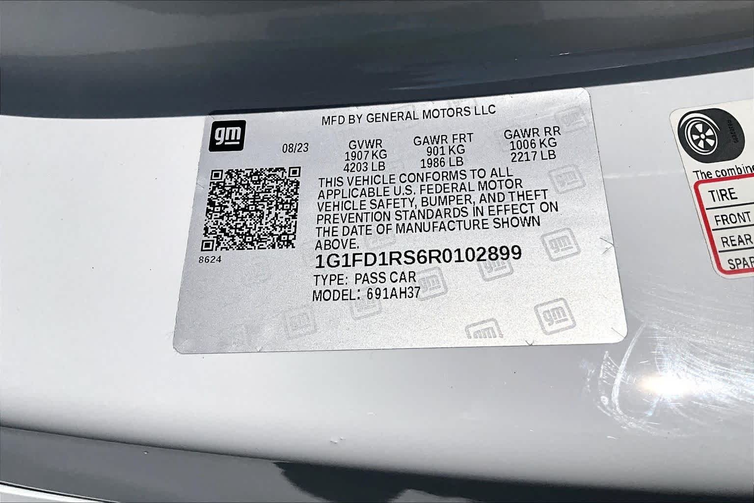 Used 2024 Summit White Chevrolet 3LT image 33