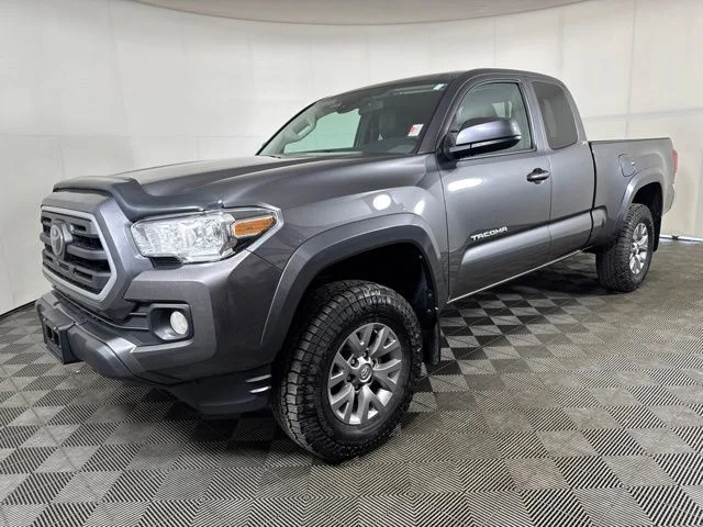 Used 2019 Gray Toyota SR5 image 9