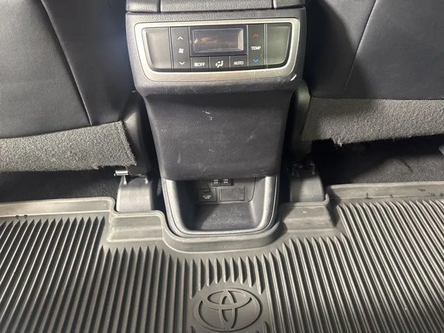 Used 2018 Blizzard Pearl Toyota XLE image 13