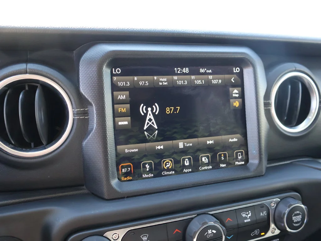 Used 2018 Gray Jeep Unlimited Sahara image 33