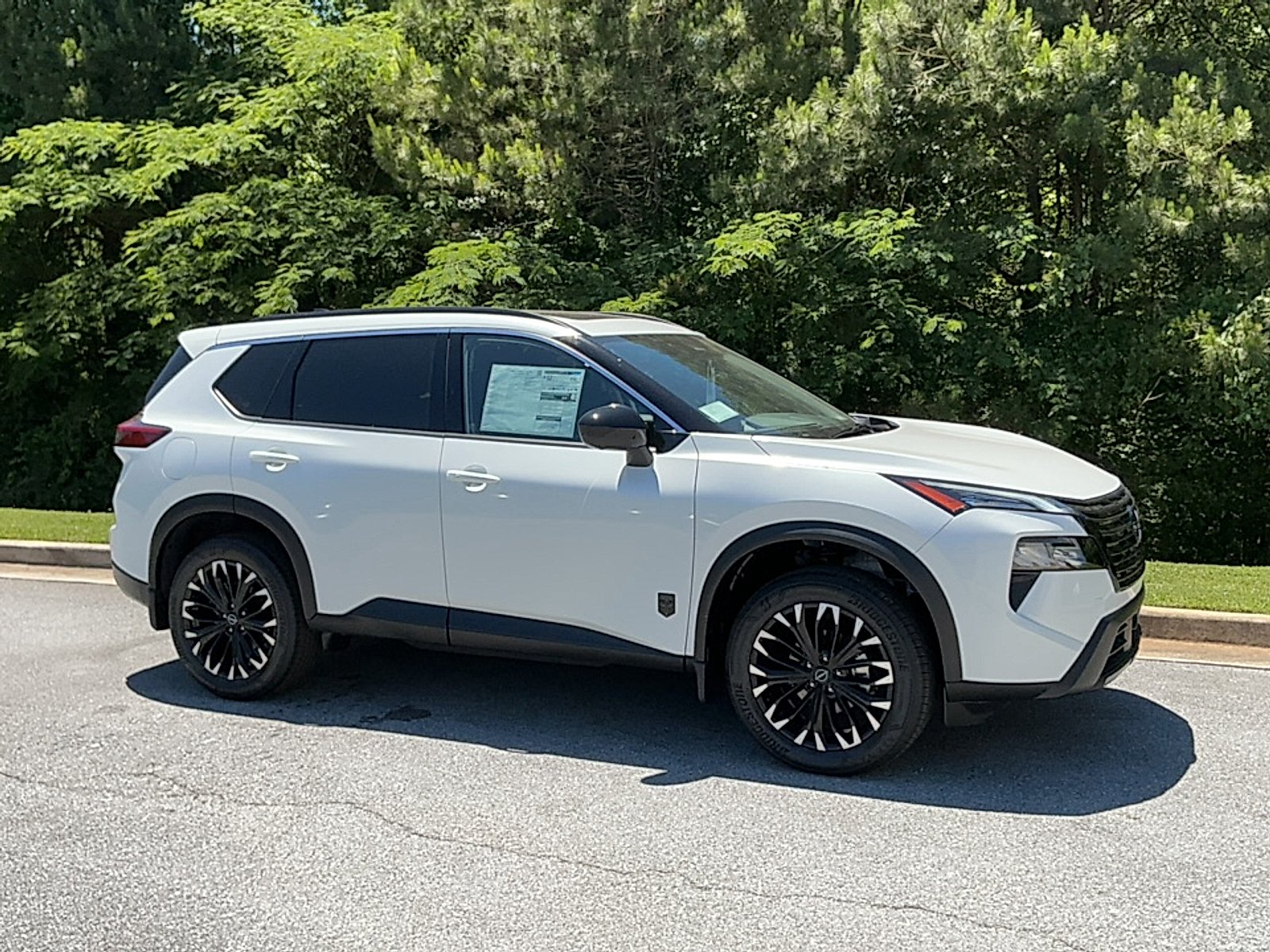New 2026 Everest White Pearl Tricoat Nissan Dark Armor image 1