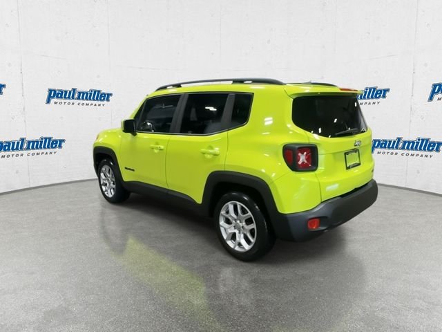 Used 2017 Hypergreen Clearcoat Jeep Latitude image 8