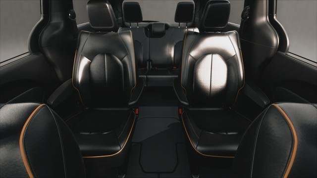 New 2027 Diamond Black Crystal Pearl-Coat Paint Chrysler Limited image 39