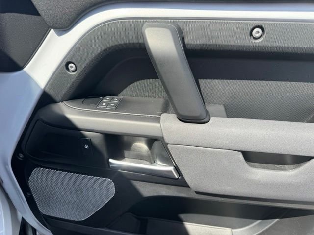 Used 2023 White Land Rover S image 25